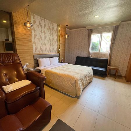 Treasure Island Motel - Renwu Kaohsiung Buitenkant foto