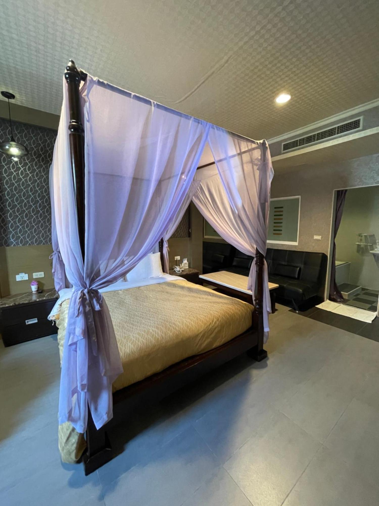 Treasure Island Motel - Renwu Kaohsiung Buitenkant foto