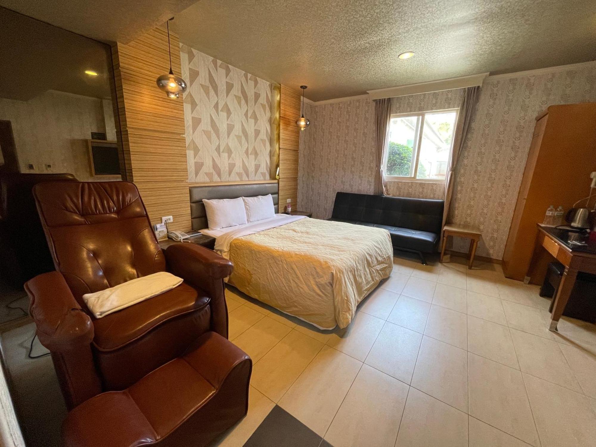 Treasure Island Motel - Renwu Kaohsiung Buitenkant foto