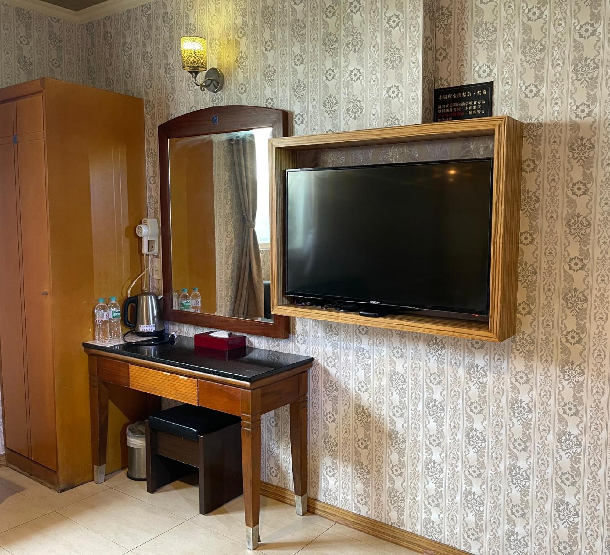 Treasure Island Motel - Renwu Kaohsiung Buitenkant foto